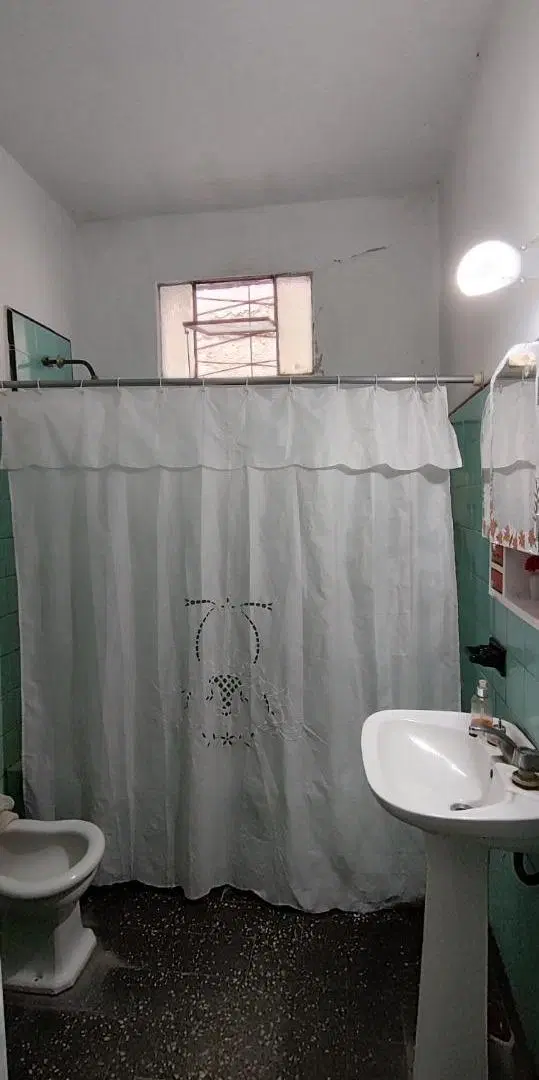 Casa en venta - 2 Dormitorios 1 Baño - Cochera - 283Mts2 - Longchamps, Almirante Brown 3