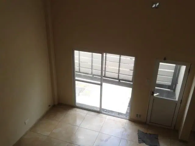 Casas en venta - 8 dormitorios 3 baños - 260mts2 - Adrogue 2