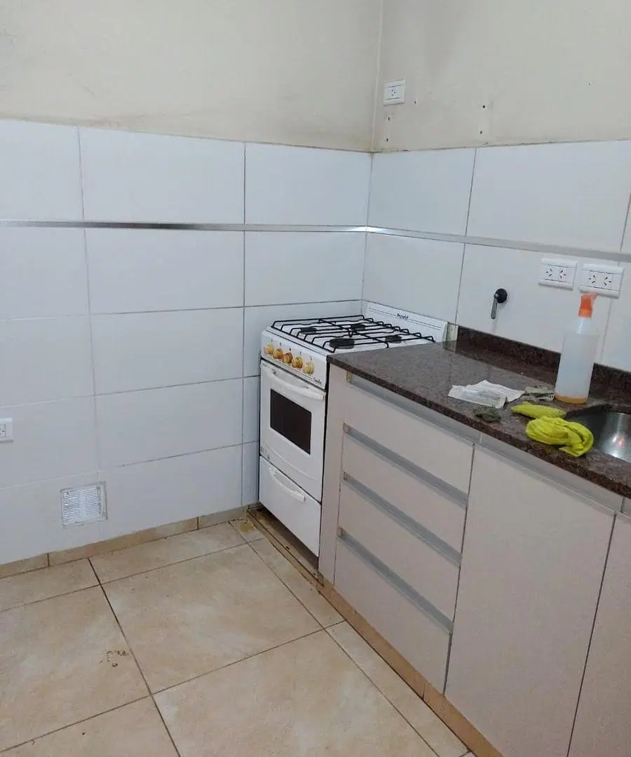 Casas en venta - 8 dormitorios 3 baños - 260mts2 - Adrogue 5