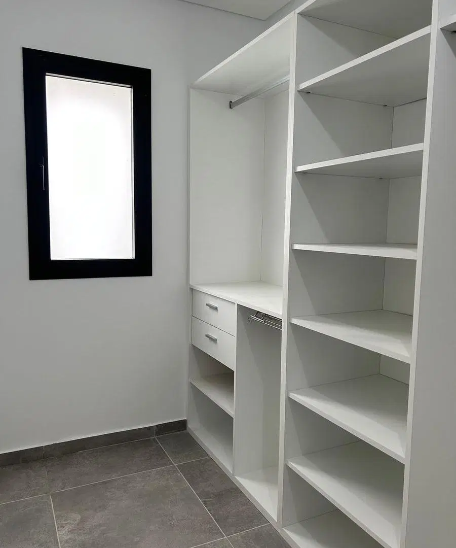 Casa en venta - 4 Dormitorios 2 Baños - Cochera - 400Mts2 - Claromecó 3