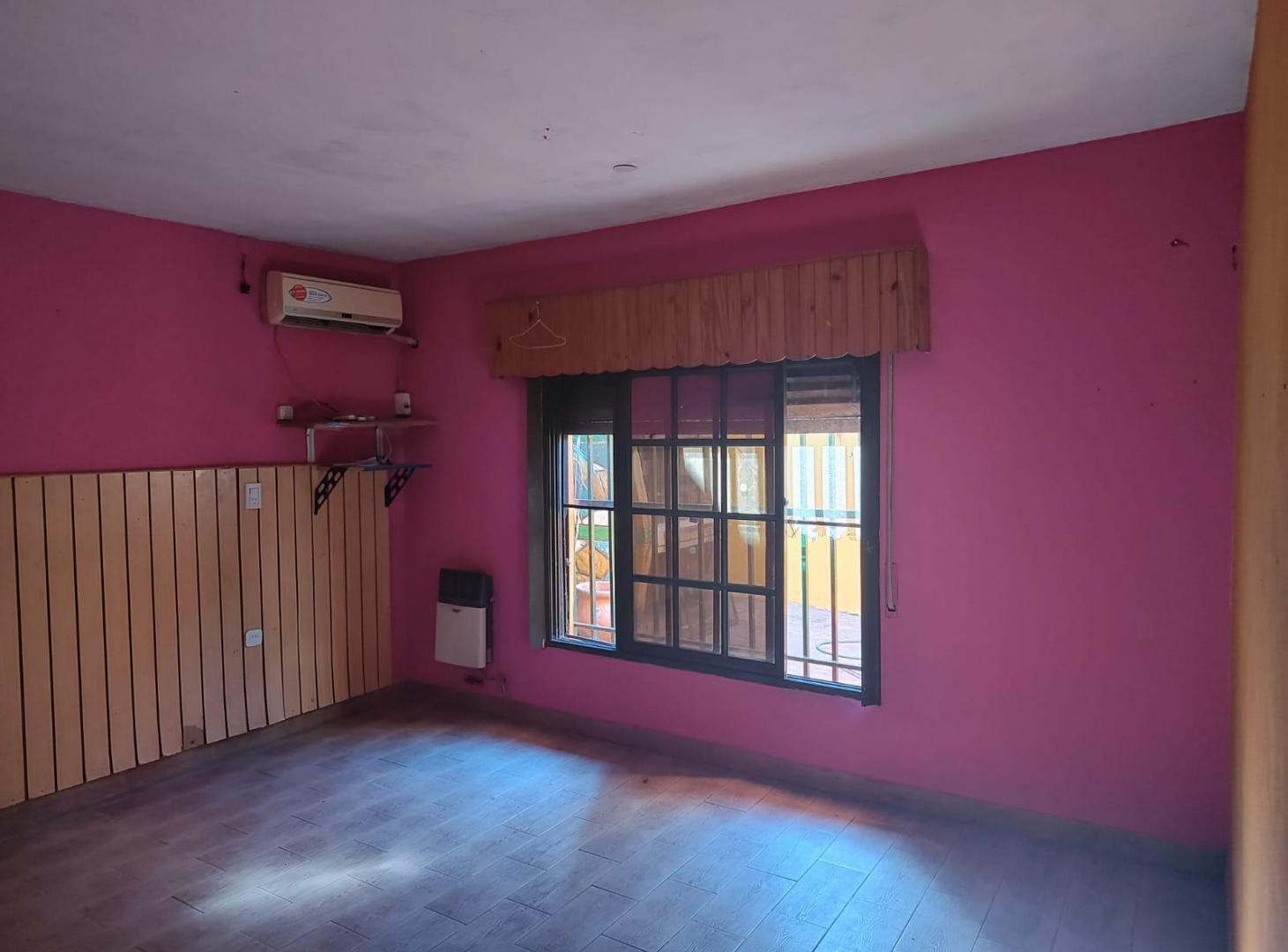 Casa en venta - 4 Dormitorios 3 Baños - Cochera - 200Mts2 - Isidro Casanova