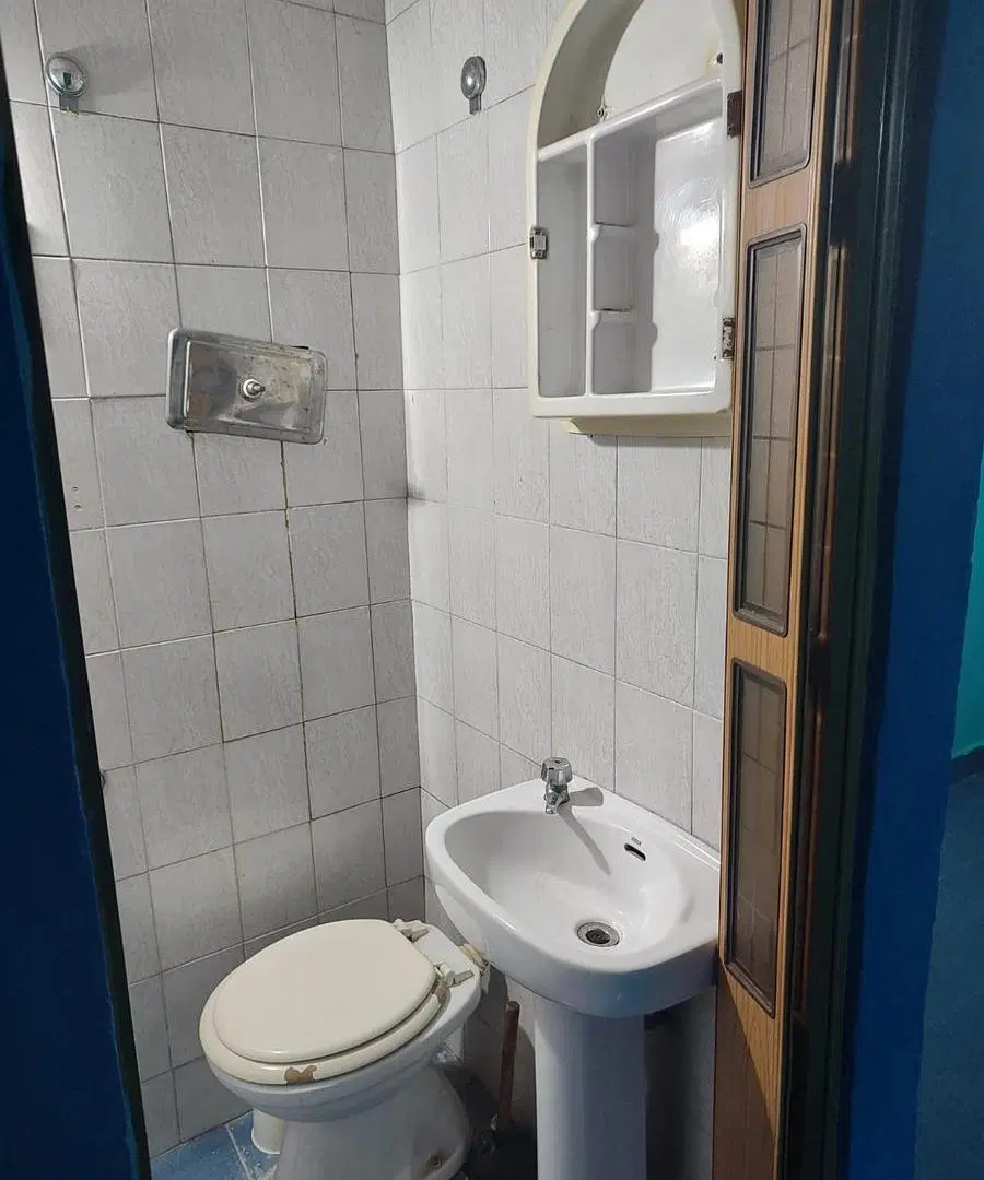 Casa en venta - 4 Dormitorios 3 Baños - Cochera - 200Mts2 - Isidro Casanova 2