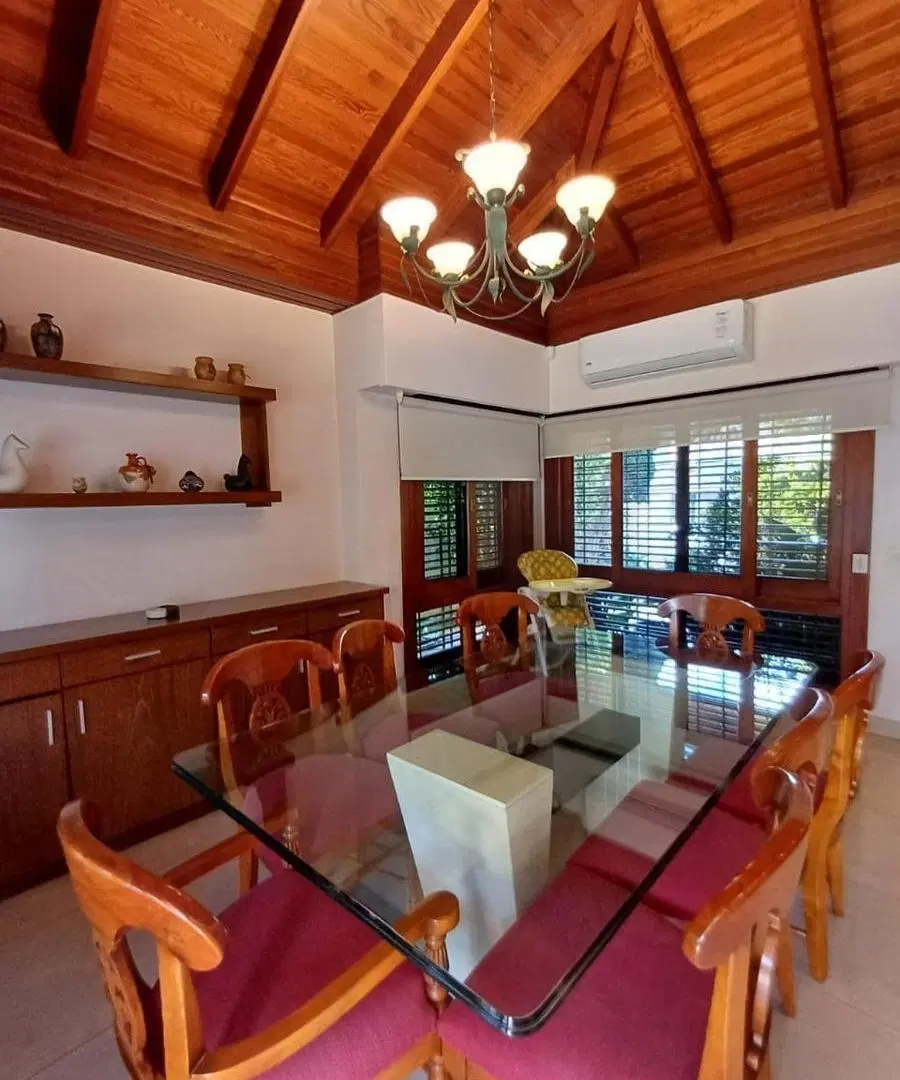 Casa en venta - 4 Dormitorios 4 Baños - 546mts2 - Quilmes 5