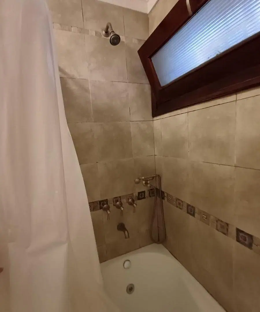 Casa en venta - 4 Dormitorios 4 Baños - 546mts2 - Quilmes 1