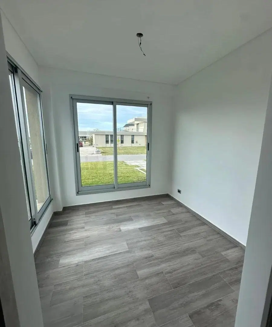 Casa en venta - 4 Dormitorios 5 Baños - Canning 2