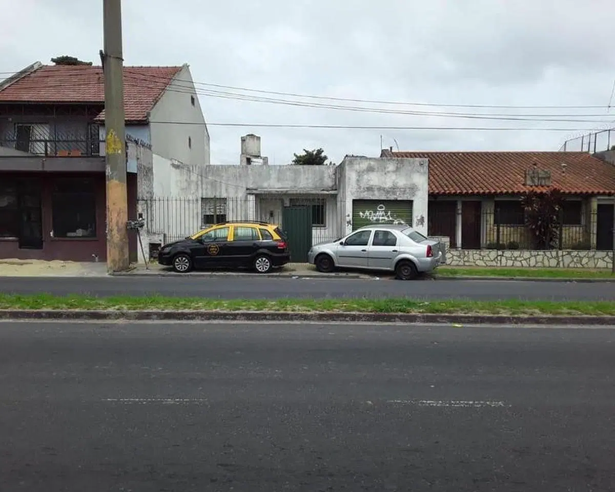 Casa en venta - 3 Dormitorios 2 Baños - 370mts2 - Quilmes 5