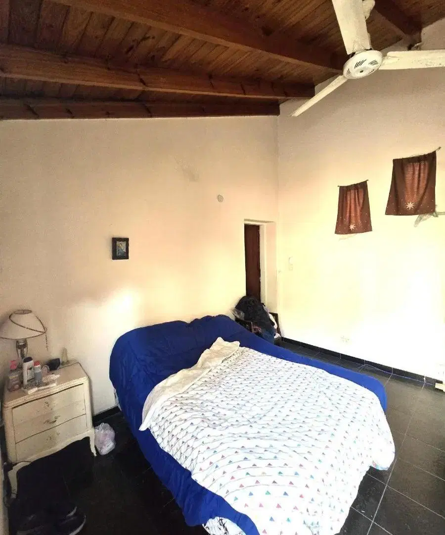 PH en venta - 4 Dormitorios 2 Baños - Flores 3
