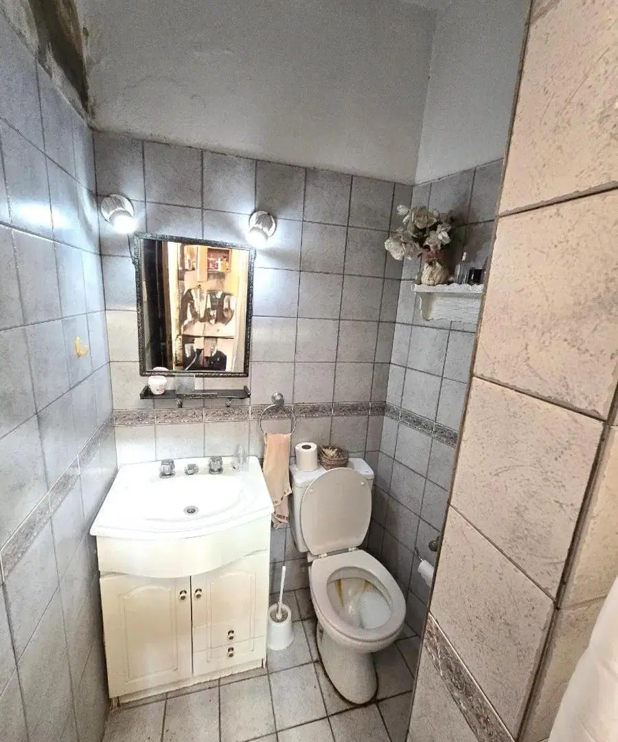 PH en venta - 4 Dormitorios 2 Baños - Flores 5