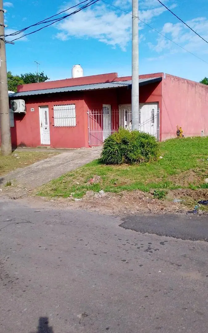 Casa en venta - 2 Dormitorios 1 Baño - La Plata 2