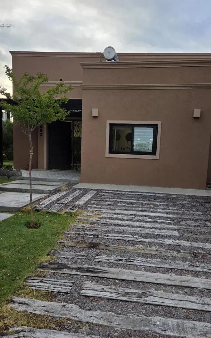 Casa en venta - 3 Dormitorios 4 Baños - San Vicente 3