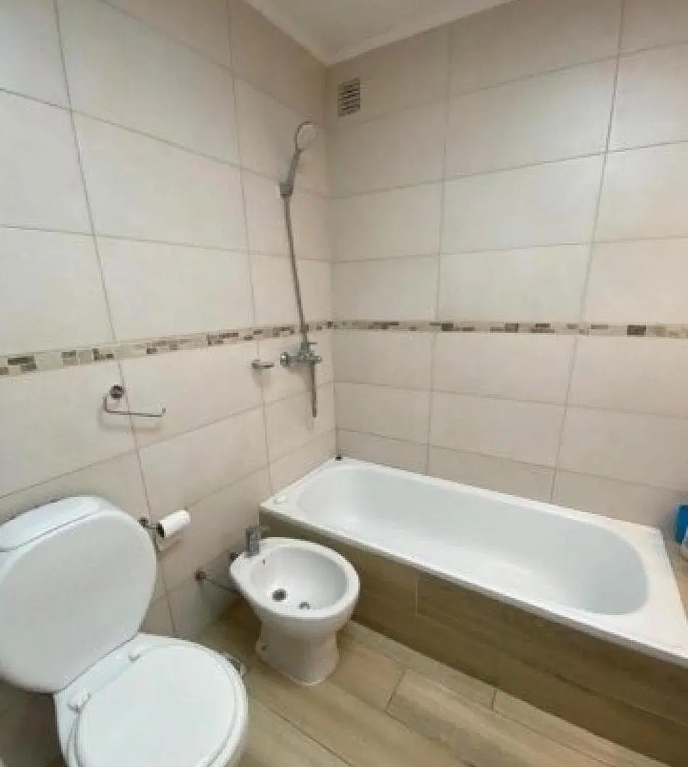 Casa en venta - 4 Dormitorios 2 Baños - Tandil 5