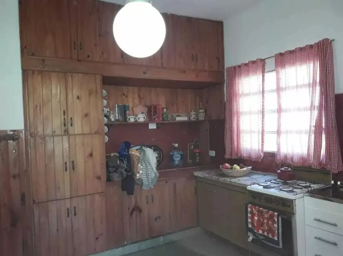 Casa en venta - 3 dormitorios 2 baños - cochera - 8701mts2 - Villa Elisa 5