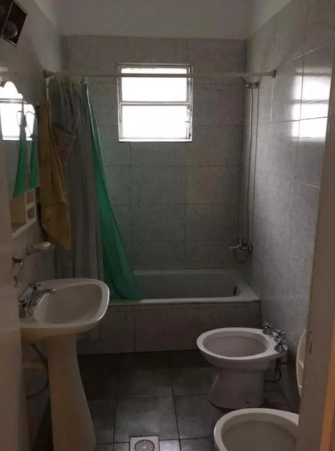 Casa en venta - 3 dormitorios 2 baños - cochera - 8701mts2 - Villa Elisa 3