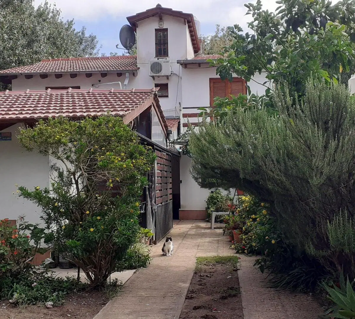 Casa en venta - 4 Dormitorios 2 Baños - Cochera - 137Mts2 - Santa Teresita 3