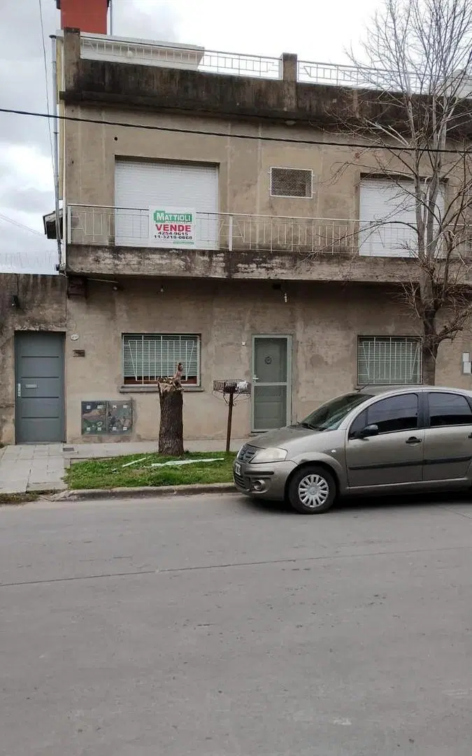 Casa en venta - 2 Dormitorios 1 Baño - 360Mts2 - Quilmes 3