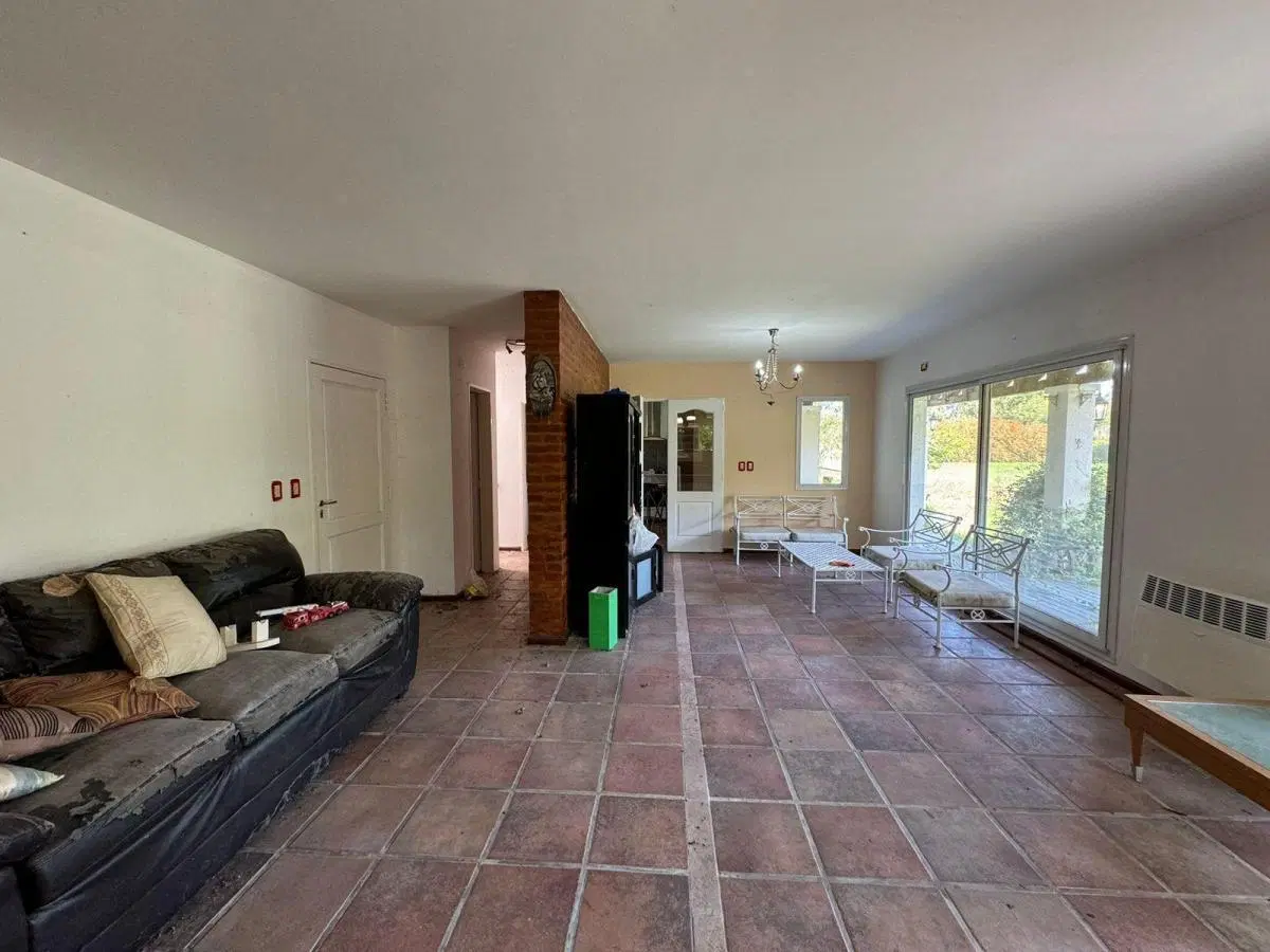 Casa en venta - 3 Dormitorios 2 Baños - 1000Mts2 - Haras Del Sur I 3