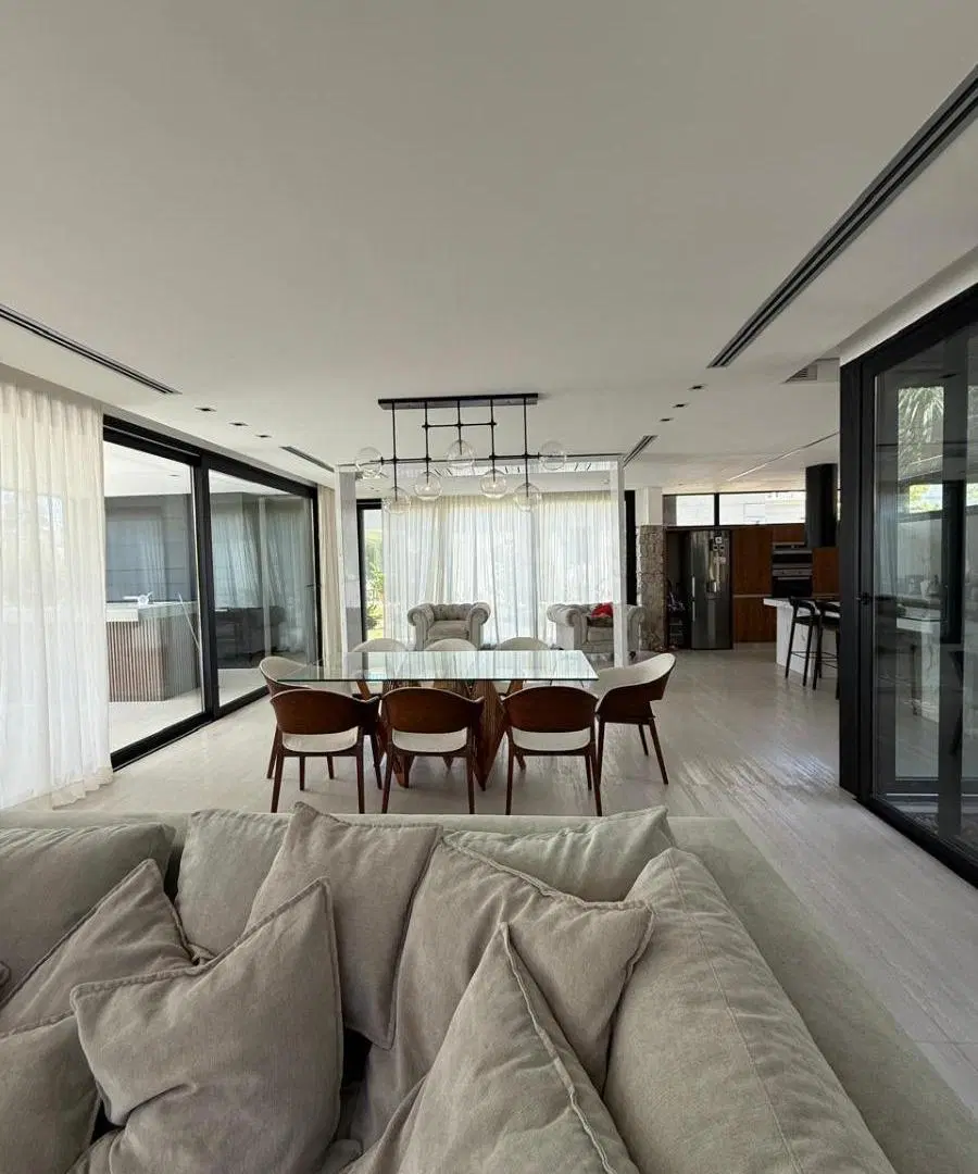 Casa en venta - 3 Dormitorios 5 Baños - Cochera - 700Mts2 - Canning 8