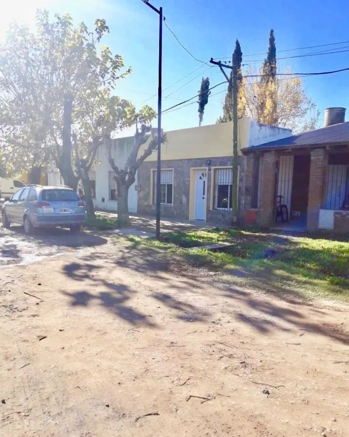 Casa en venta - 2 Dormitorios 1 Baño - 138mts2 - Chivilcoy 8