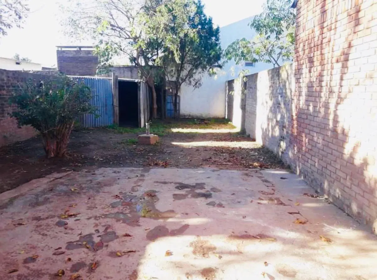 Casa en venta - 2 Dormitorios 1 Baño - 138mts2 - Chivilcoy 2