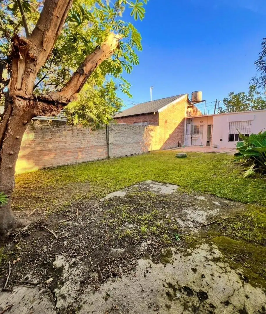 Casa en venta - 2 Dormitorios 1 Baño - 138mts2 - Chivilcoy 5