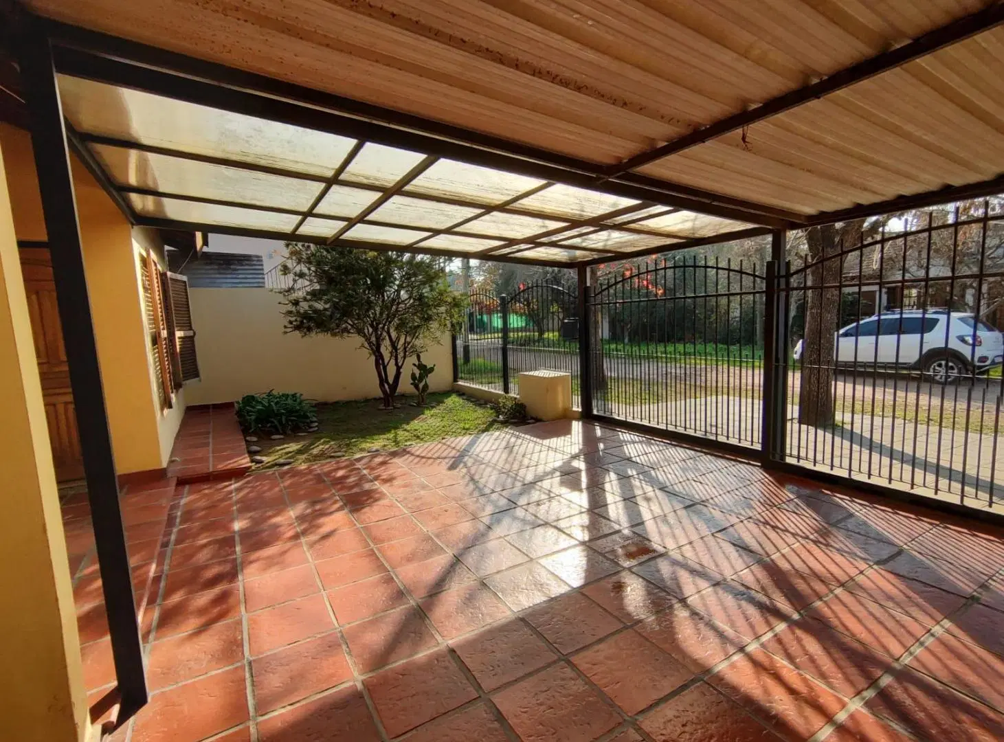 Casa en venta - 3 Dormitorios 1 Baño - Cocheras - 263Mts2 - Alcorta, Moreno 5