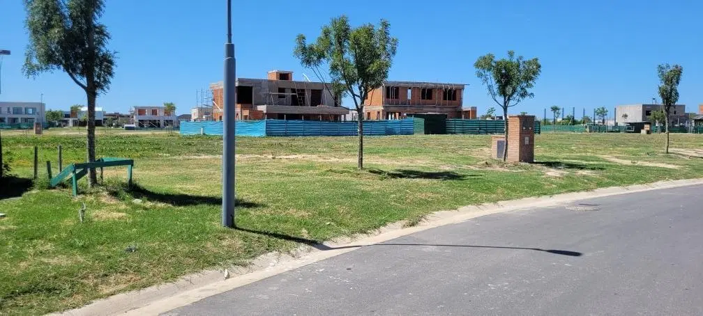 Terreno en venta - 694Mts2  - Puertos del Lago 5