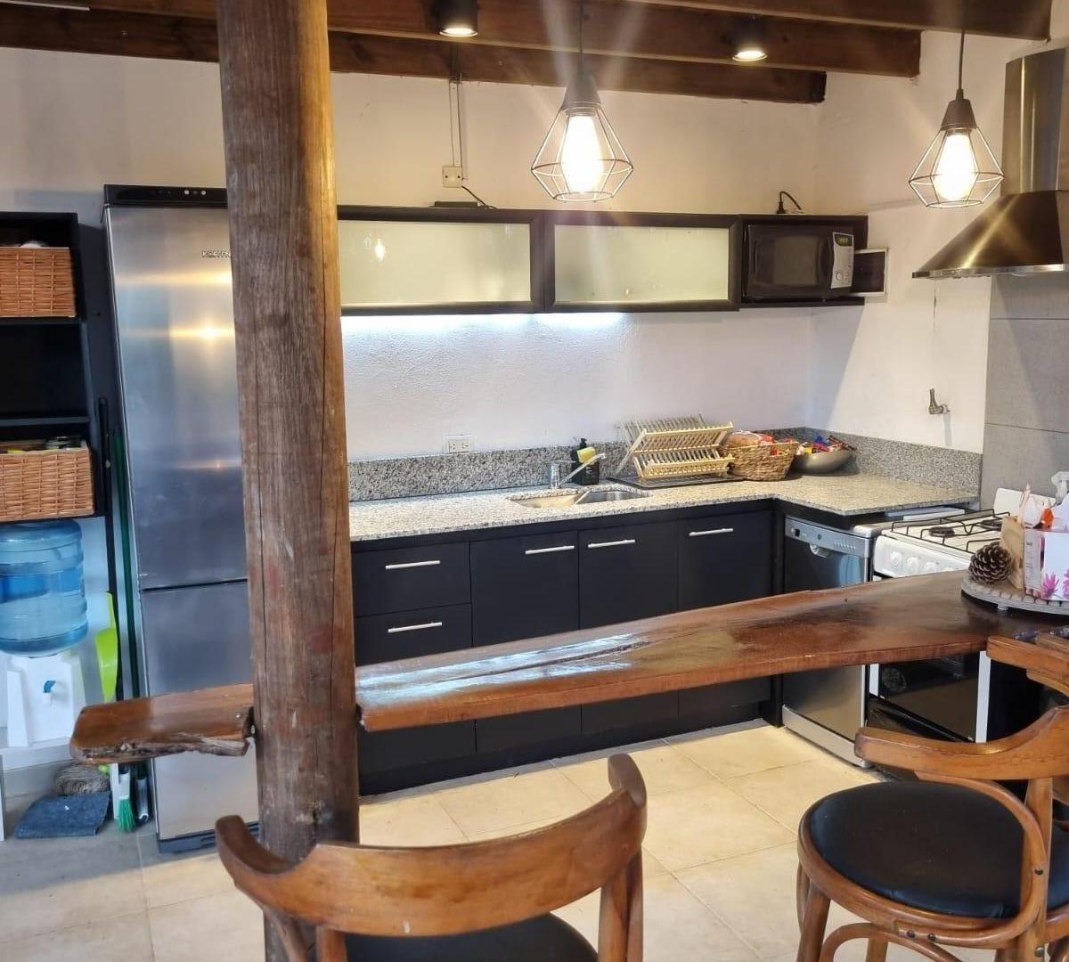 Foto de Casa en venta - 4 Dormitorios 2 Baños - Cochera - 1.000Mts2 - Punta, imagen 4
