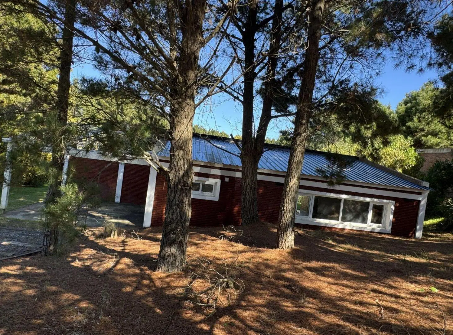 Casa en venta - 3 Dormitorios 2 Baños - 127.38mts2 - Pinamar 2