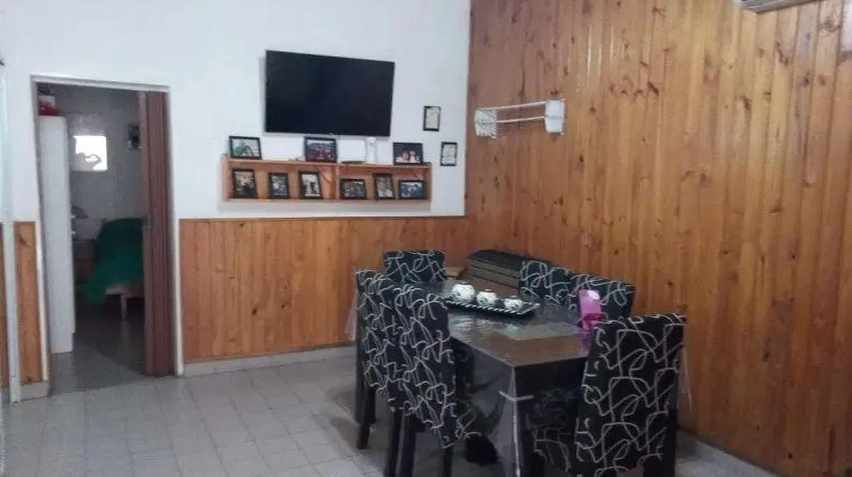 Casa en venta - 4 dormitorios 2 baños - 433mts2 - Chivilcoy 5