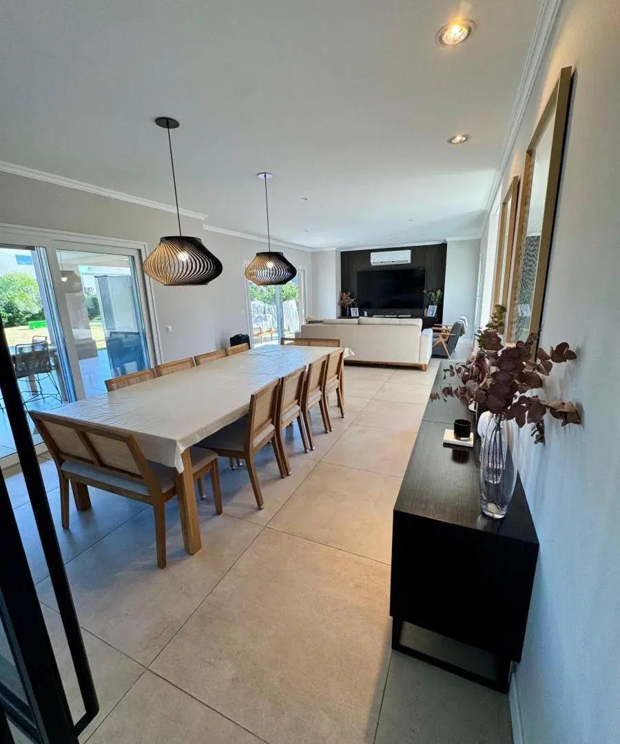 Casa en venta - 4 Dormitorios 4 Baños - Pilar 1