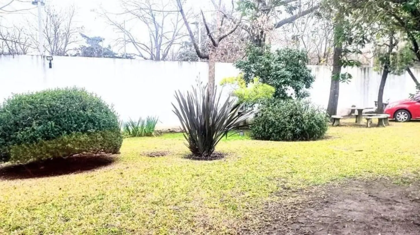 Casa en venta - 3 Dormitorios 4 Baños - Ituzaingó 5