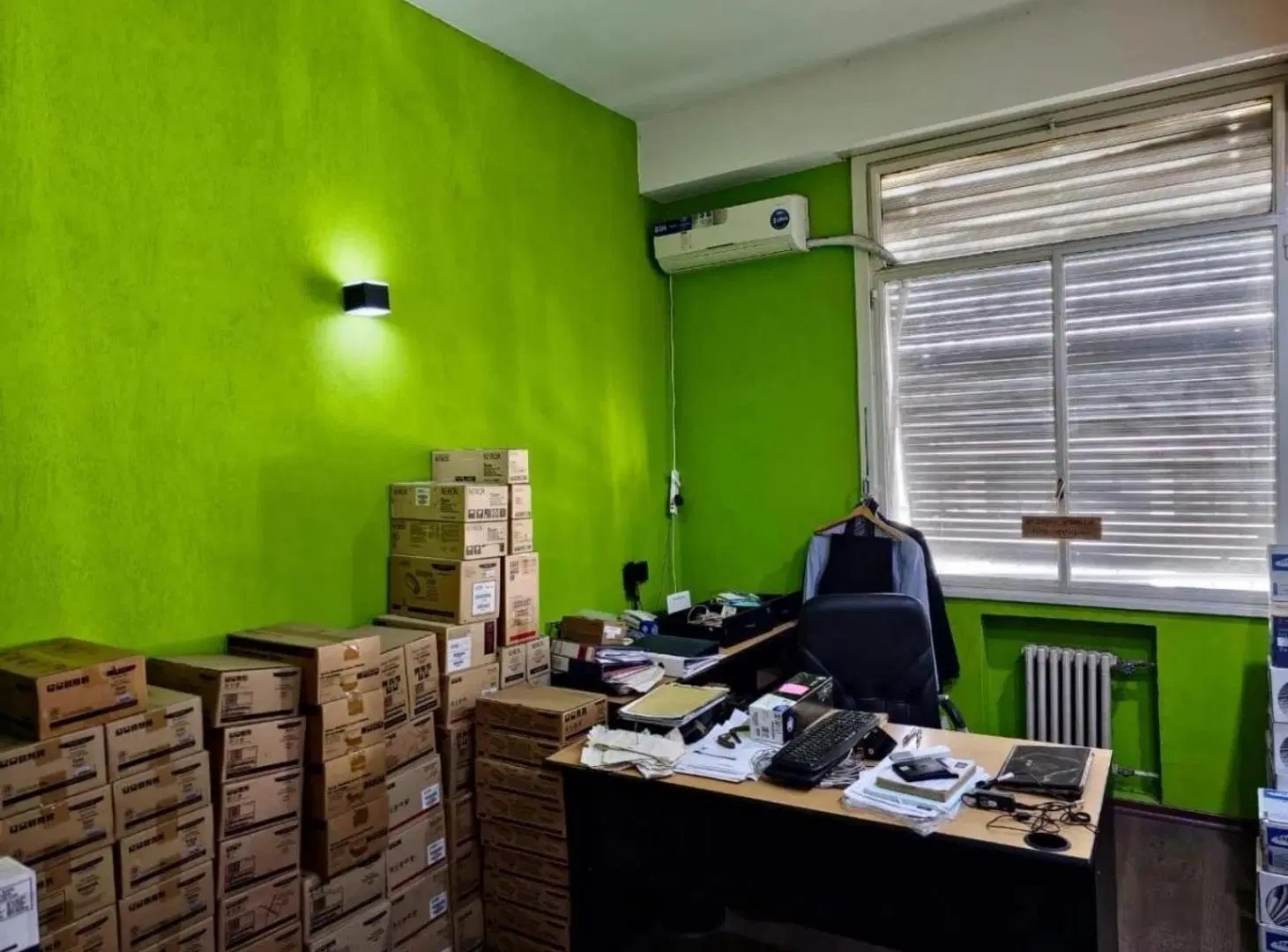 Oficina comercial en venta - 3 Despachos 1 Baño - Monserrat 2