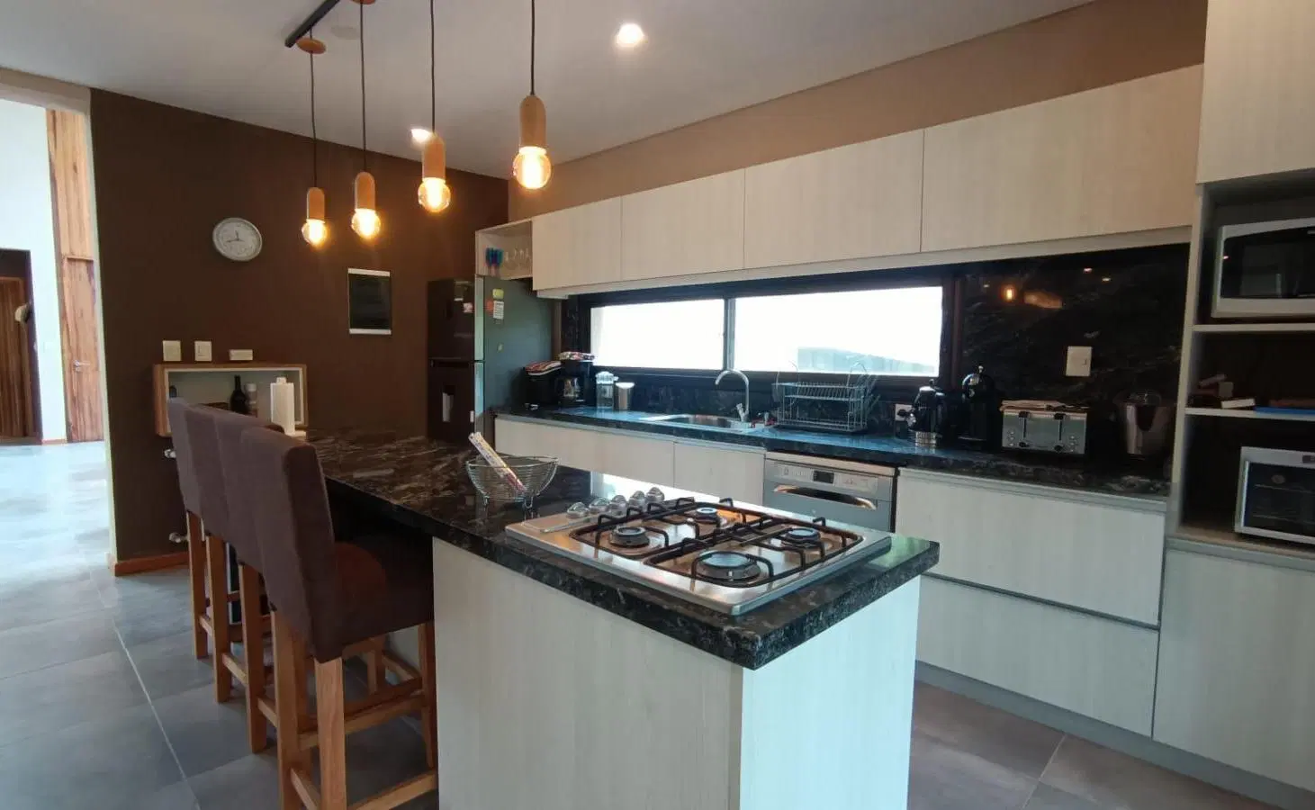 Casa en venta - 5 Dormitorios 4 Baños - Pinamar 8