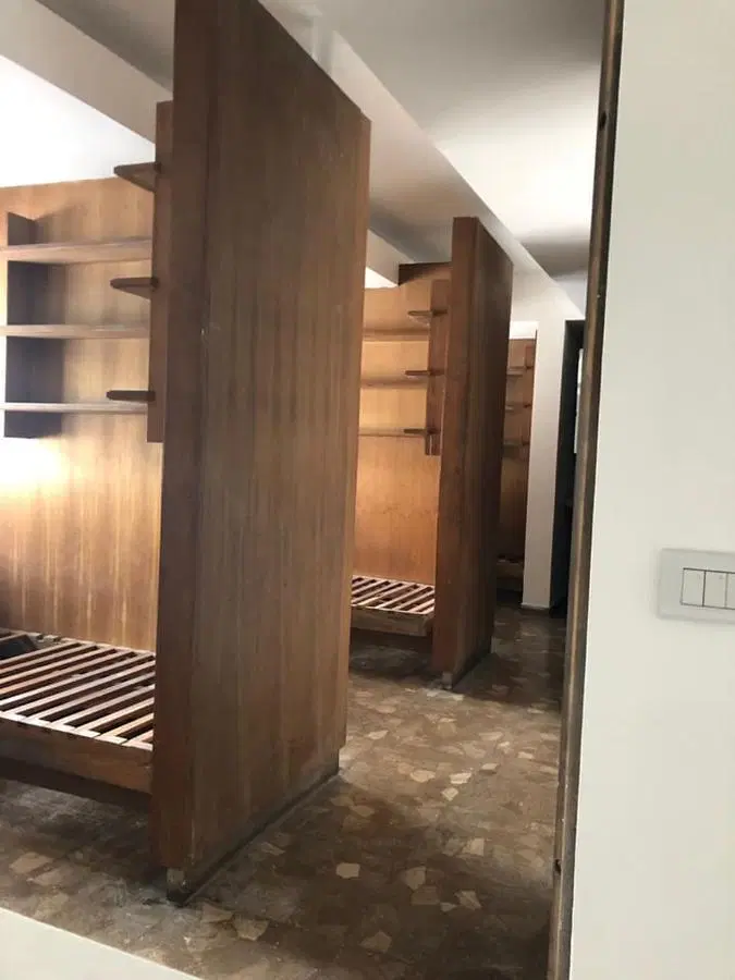 Casa en venta - 5 dormitorios 4 baños 2 cochera - 220 mts 2 totales - La Plata 2