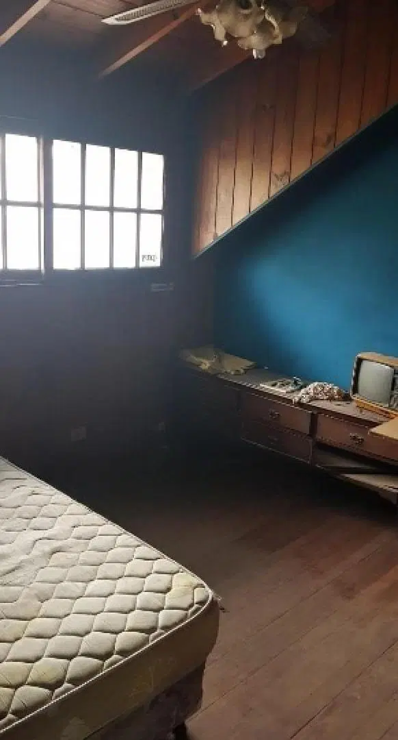 Casa en venta - 4 Dormitorios 2 Baños - Cocheras - 400Mts2 - Ituzaingó 5