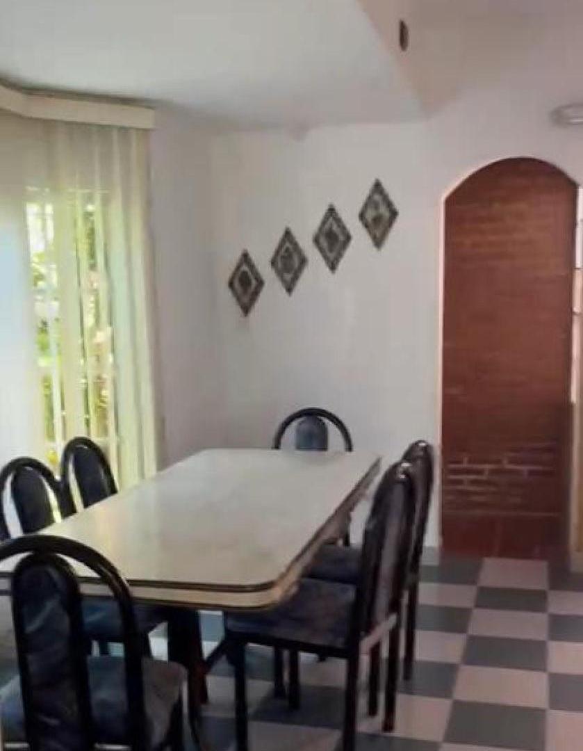 Foto de Casa en venta - 2 Dormitorios 2 Baños - Cochera - 144Mts2 - La Lucila, imagen 2