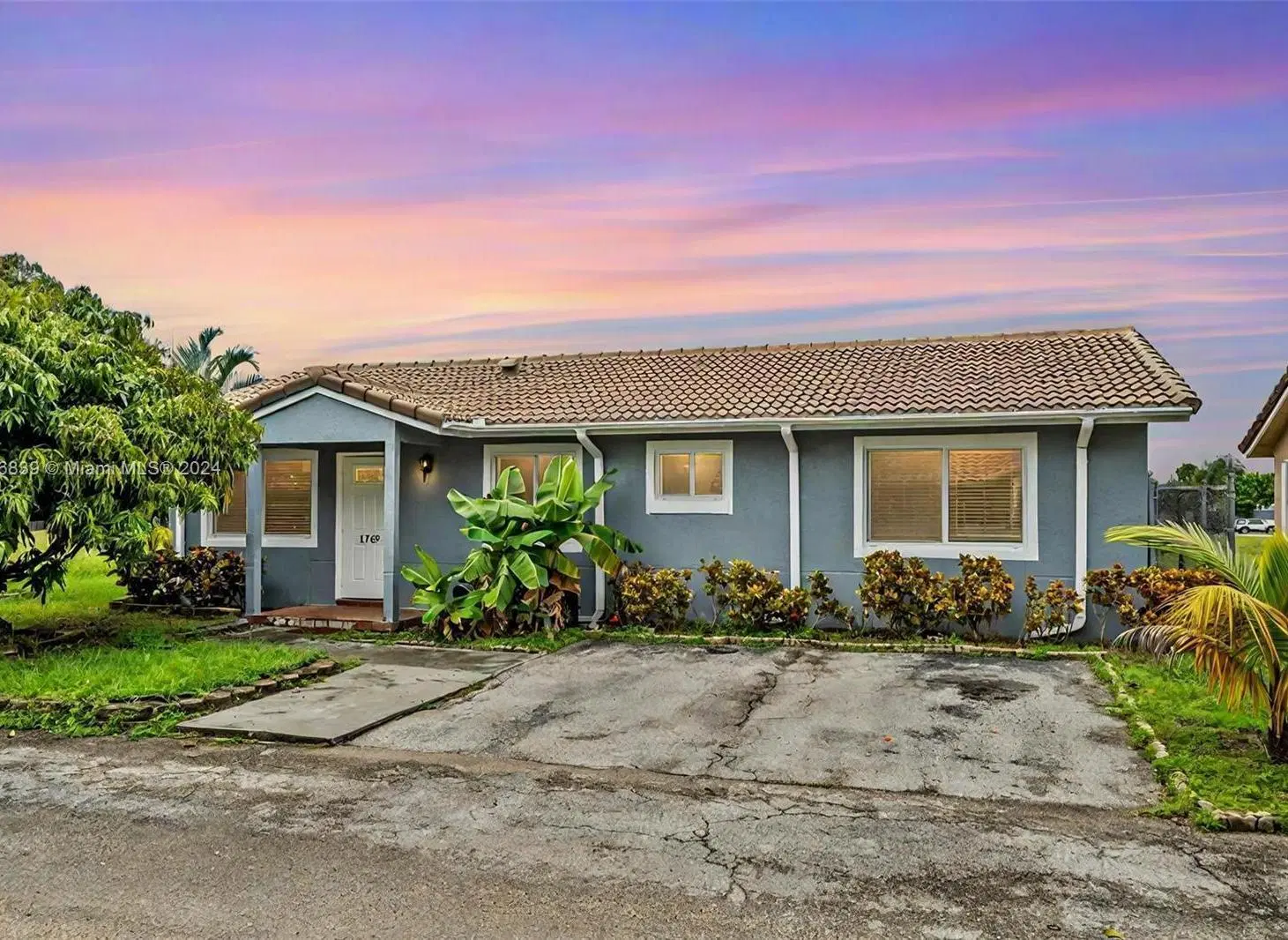 Casa en venta - 3 Dormitorios 2 Baños - Cocheras - 275Mts2 - Lauderhill 2