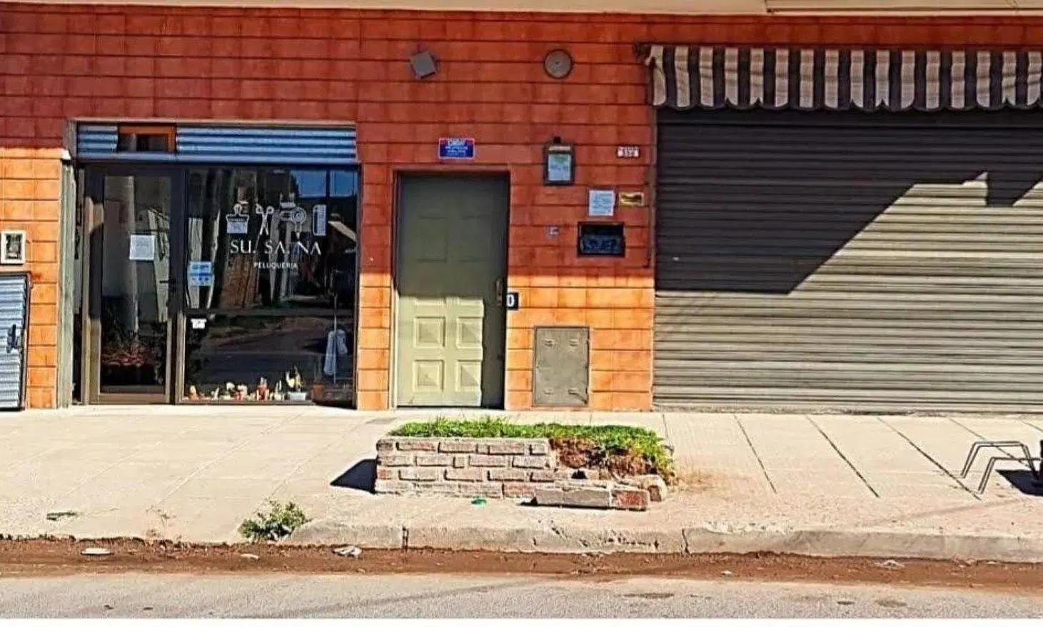 Locales en venta - salon, parque, baño - 370 mts2 - Moreno 2