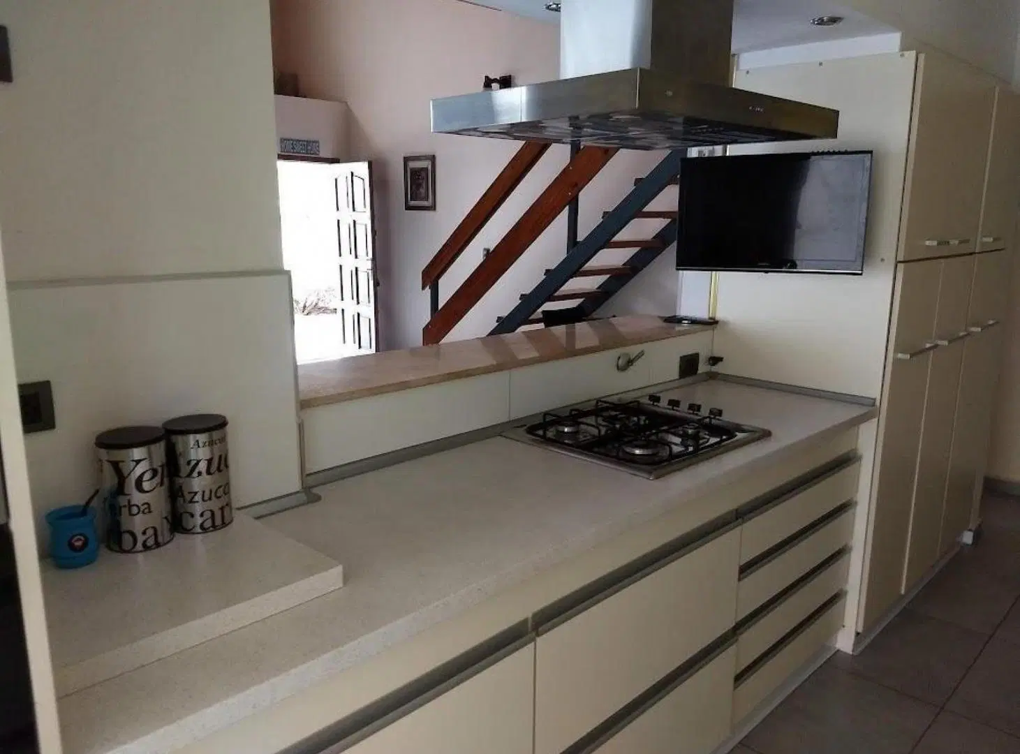 Casa venta 4 dormitorios 2 baños 1 cochera 1 patio 230 mts2 totales - Santa Teresita 3