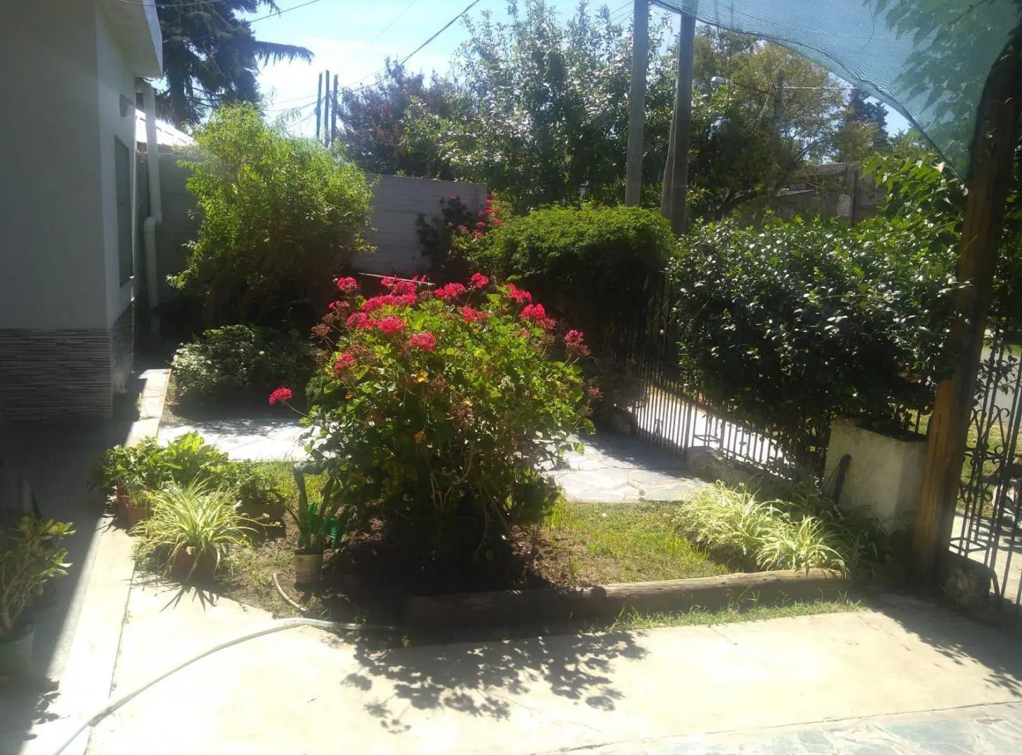 Casa en venta - 3 Dormitorios 2 Baños - Cochera - 225Mts2 - Berazategui 5
