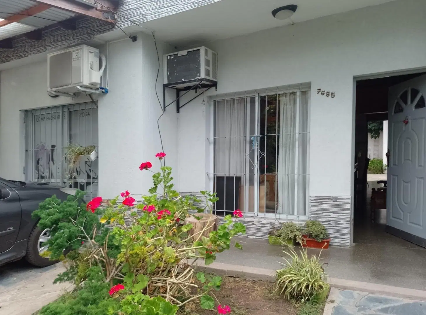 Casa en venta - 3 Dormitorios 2 Baños - Cochera - 225Mts2 - Berazategui 2
