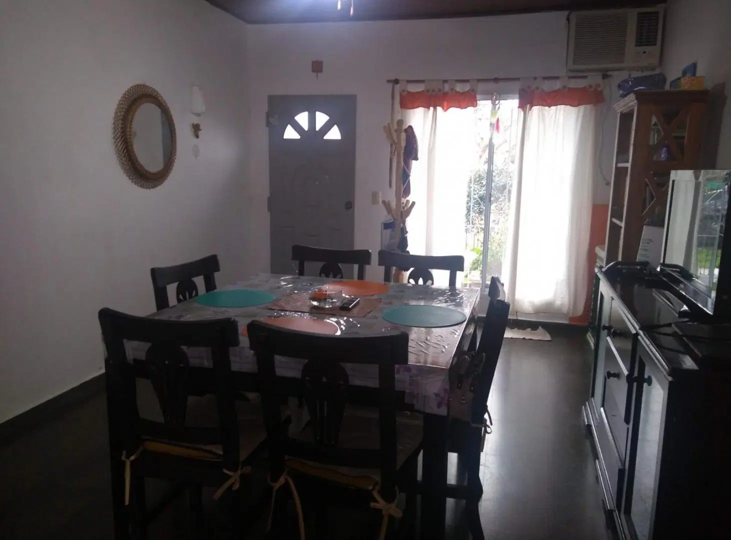 Casa en venta - 3 Dormitorios 2 Baños - Cochera - 225Mts2 - Berazategui 3