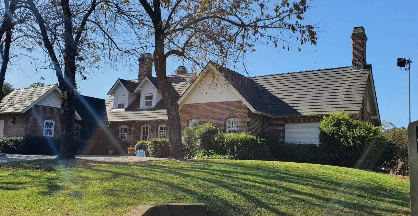 Casa en venta - 3 Dormitorios 3 Baños - 1.800Mts2 - Praderas de Luján 3
