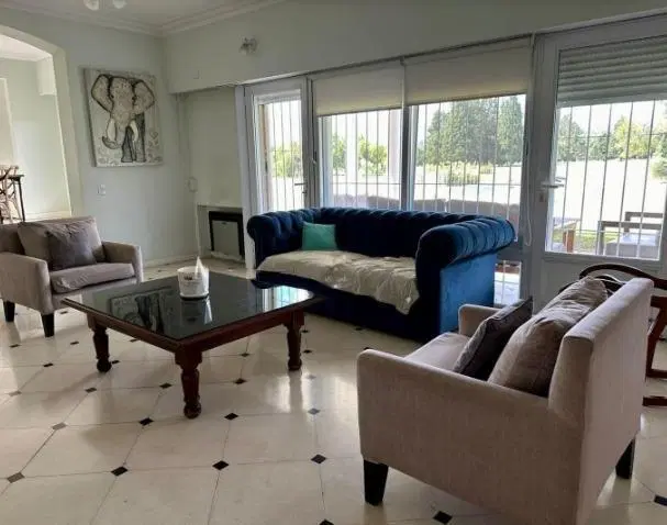 Casa en venta - 3 Dormitorios 3 Baños - 1.800Mts2 - Praderas de Luján 5