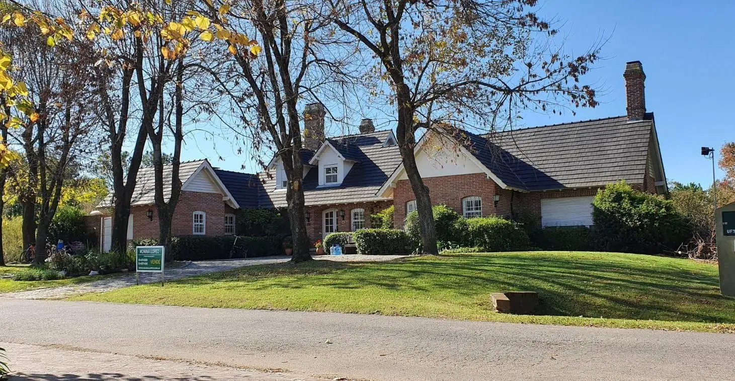 Casa en venta - 3 Dormitorios 3 Baños - 1.800Mts2 - Praderas de Luján 4