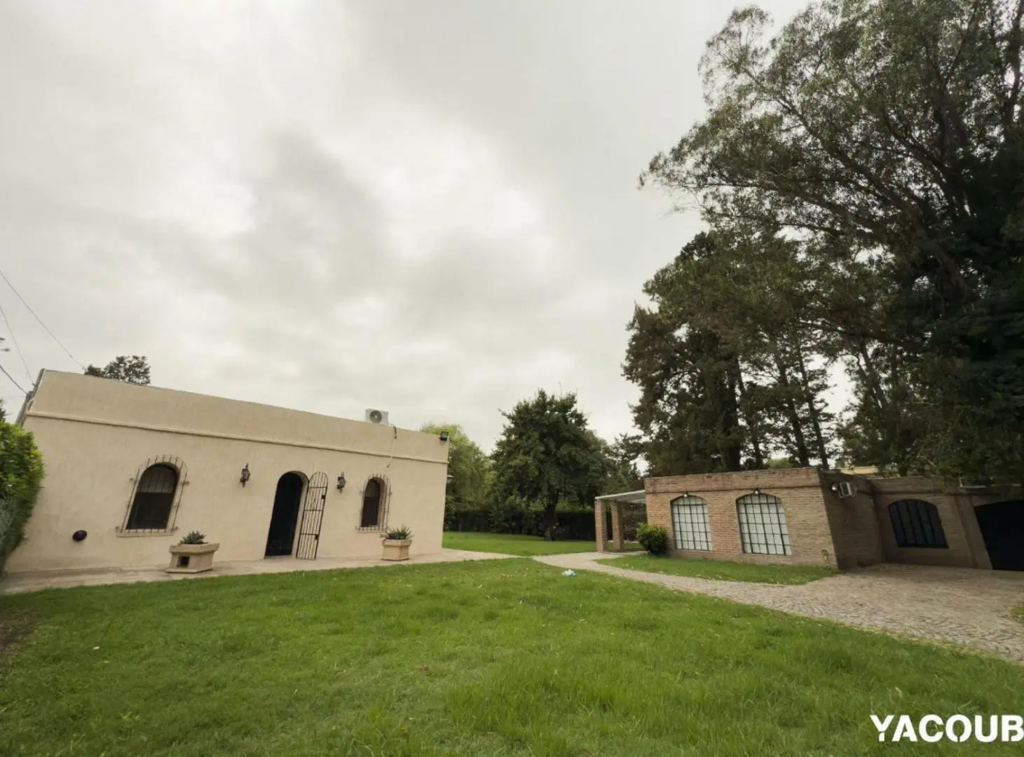 Casa en venta - 3 Dormitorios 3 Baños - 2.100Mts2 - Villa Elisa 2