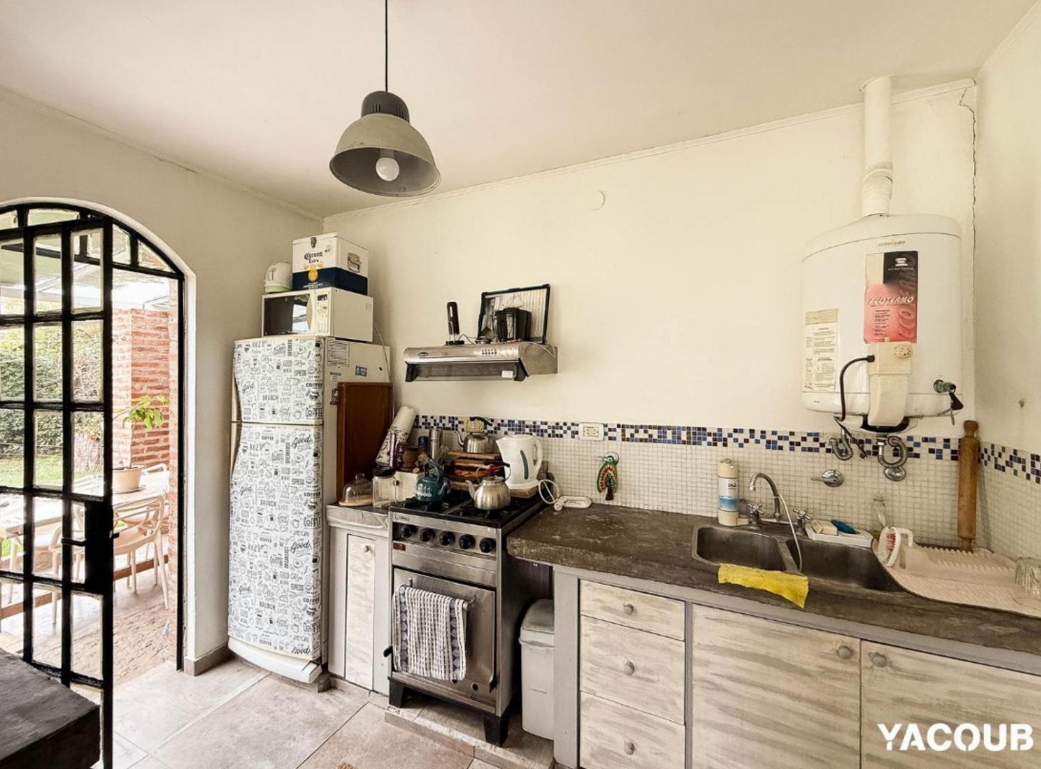 Foto de Casa en venta - 3 Dormitorios 3 Baños - 2.100Mts2 - Villa Elisa, imagen 3