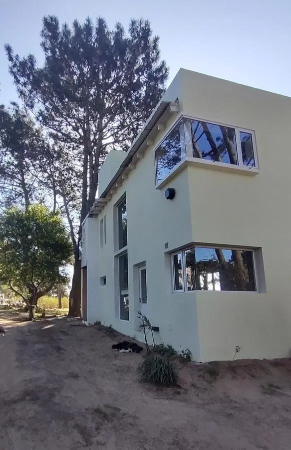 Casa en venta - 2 dormitorios 1 baño - 90mts2 - Ostende 3