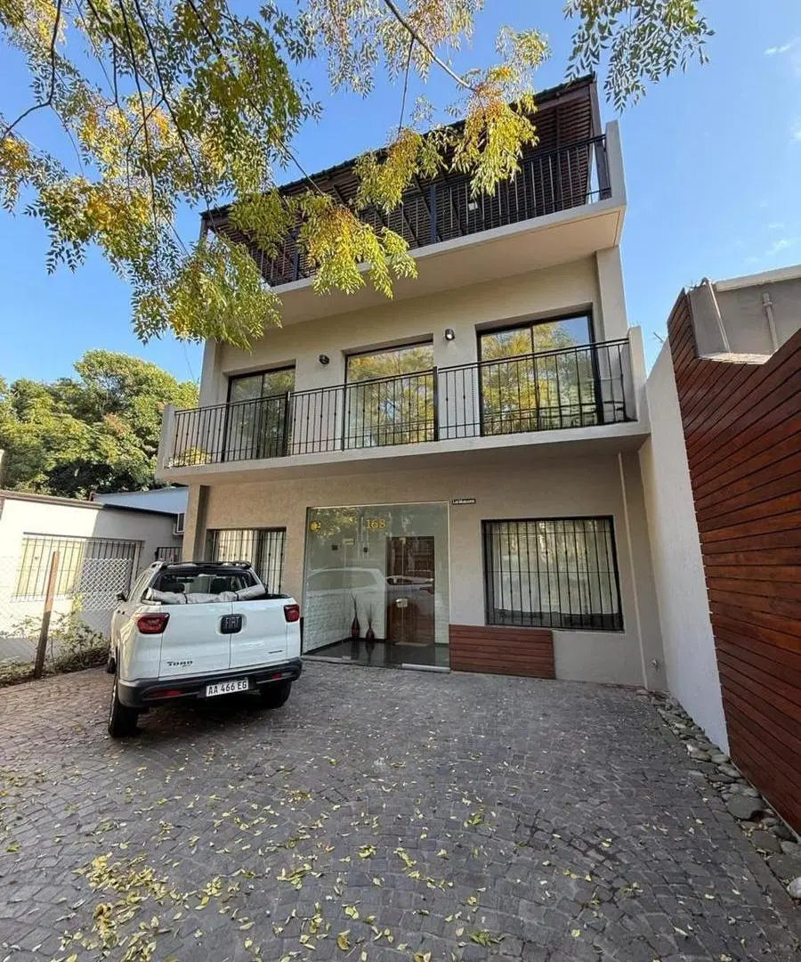 Departamento en venta - 2 Dormitorios 2 Baños - Cochera - 112Mts2 - Monte Grande 2
