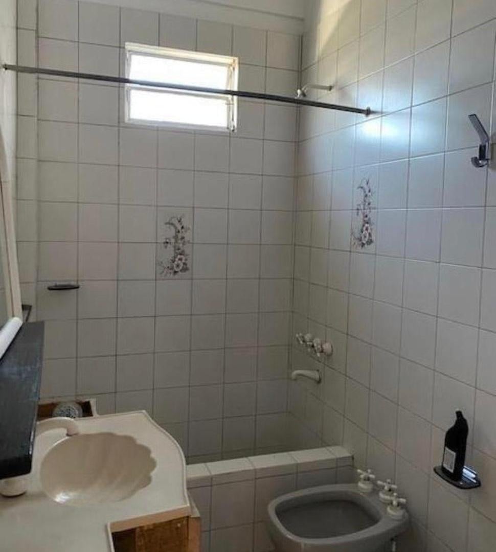 PH en venta - 6 dormitorios 3 baños - 260mts2 - Lomas Del Mirador